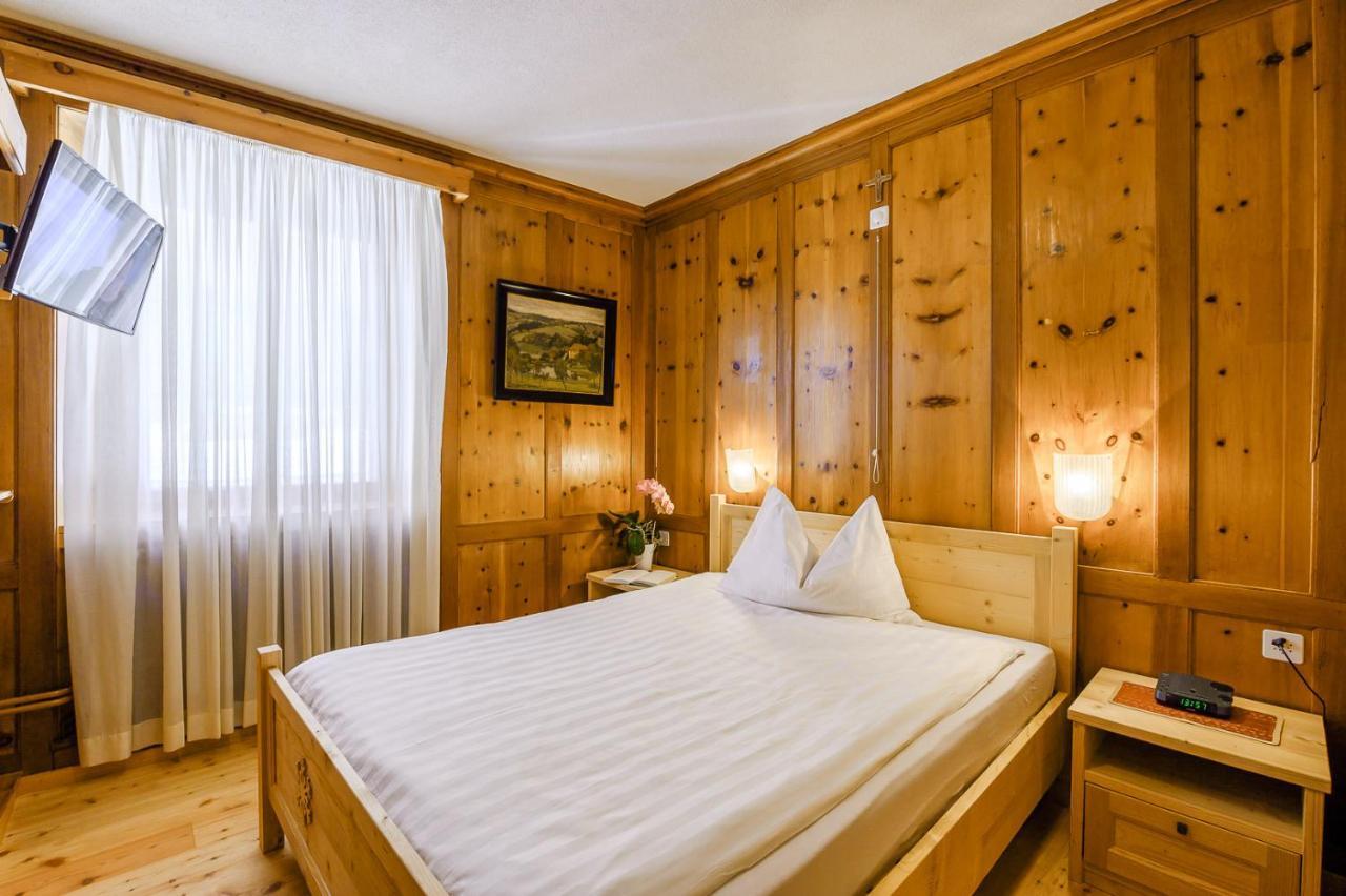 Hotel Centrale Poschiavo Buitenkant foto