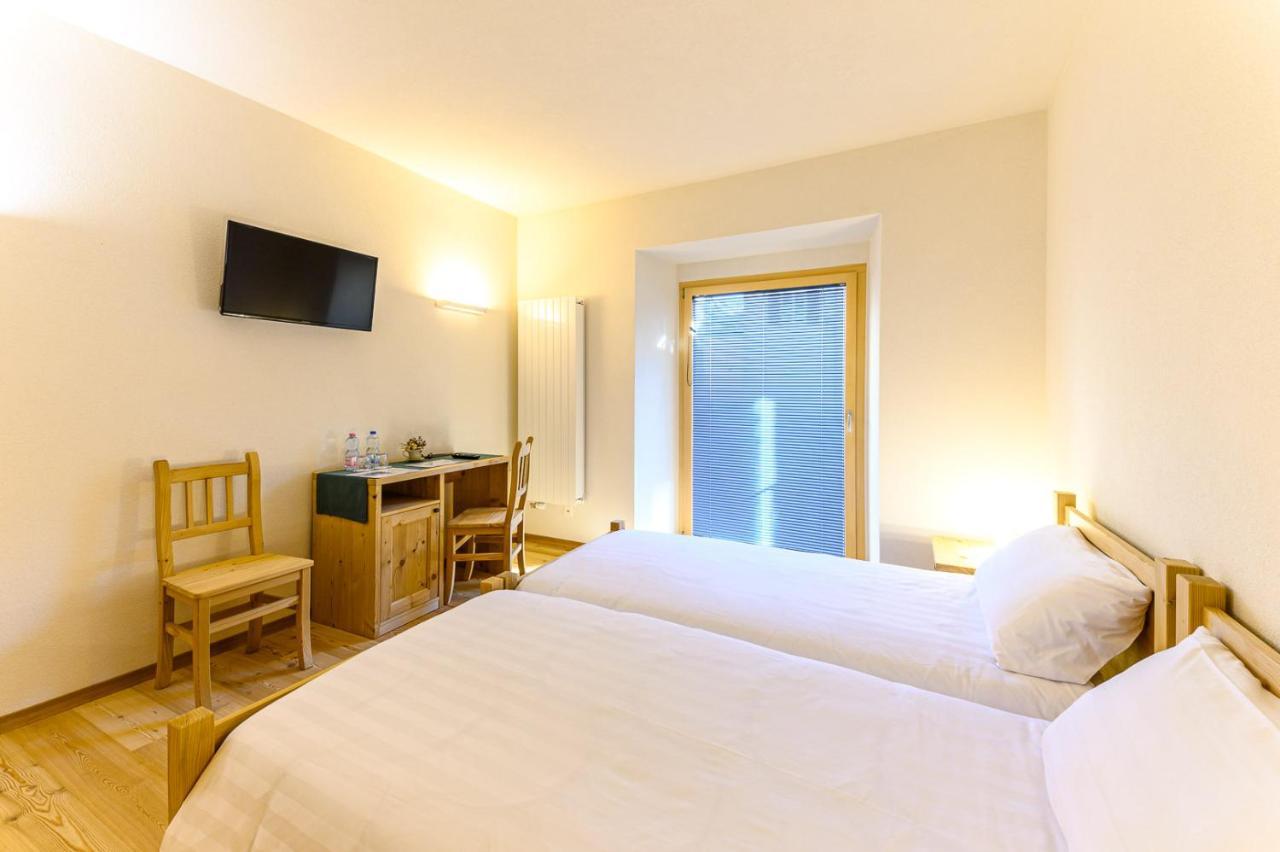 Hotel Centrale Poschiavo Buitenkant foto