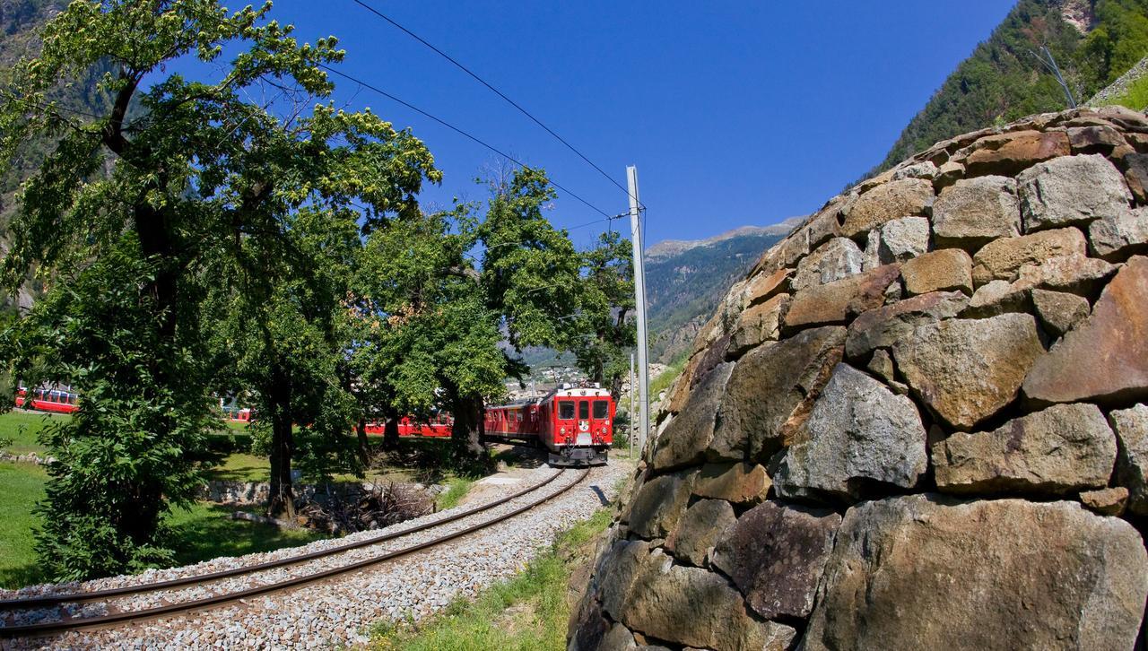 Hotel Centrale Poschiavo Buitenkant foto