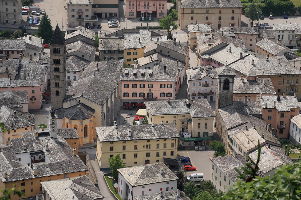 Hotel Centrale Poschiavo Buitenkant foto